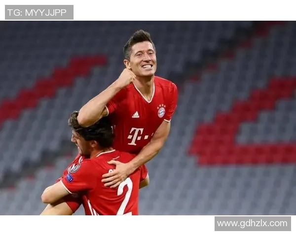 足球明星联袂登场时装秀展现运动与时尚完美结合的魅力与风采